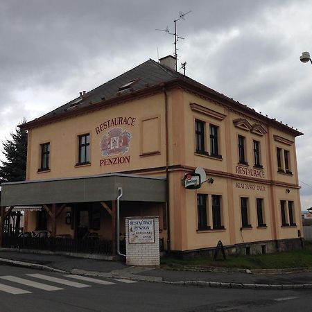 Отель Restaurace A Penzion Klatovsky Dvur Клатови Экстерьер фото